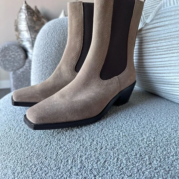 NEW!!! Nordstrom Clemens Chelsea Boot - Picture 4 of 8